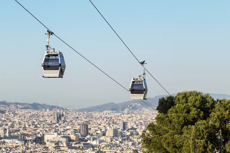 13. Prendre le téléphérique jusqu'à Montjuïc