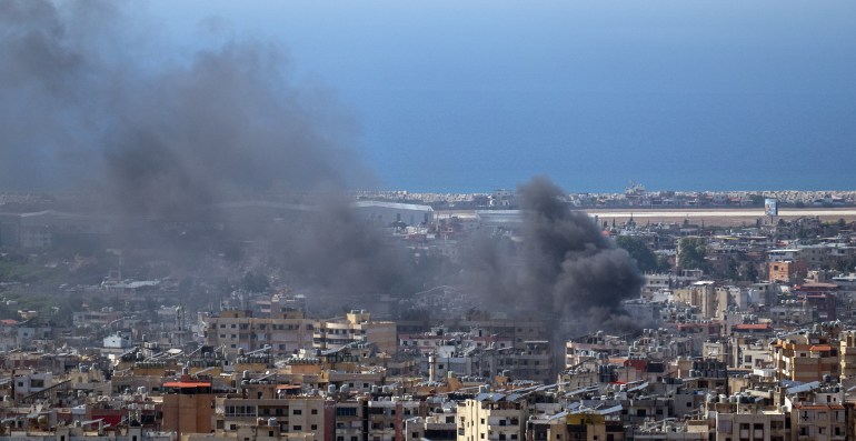 Colonnes de fumée au-dessus de Beyrouth