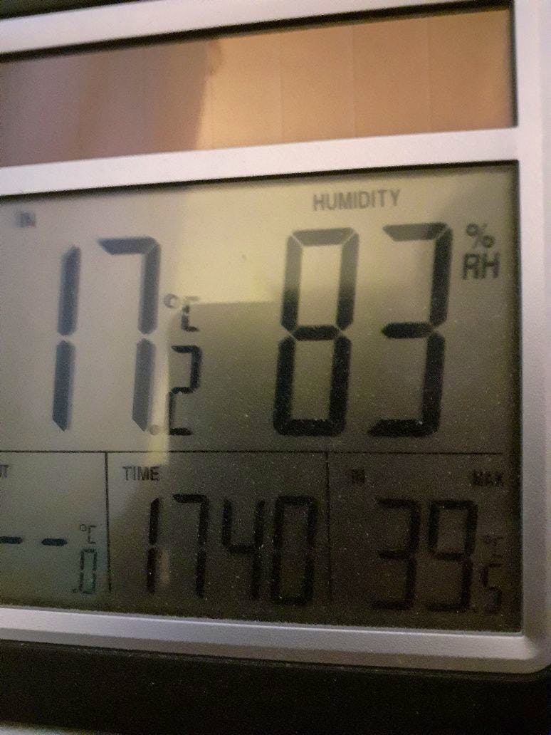 Thermomètre de Frau Egger affichant des températures sous 19 degrés.