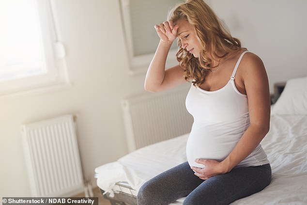 Les chercheurs ont trouvé que l'autisme pourrait se développer alors que le fœtus est dans l'utérus. Lorsque la mère enceinte attrape un rhume sévère ou la grippe, sa réponse immunitaire pourrait causer une réaction neurologique dans le cerveau du bébé.