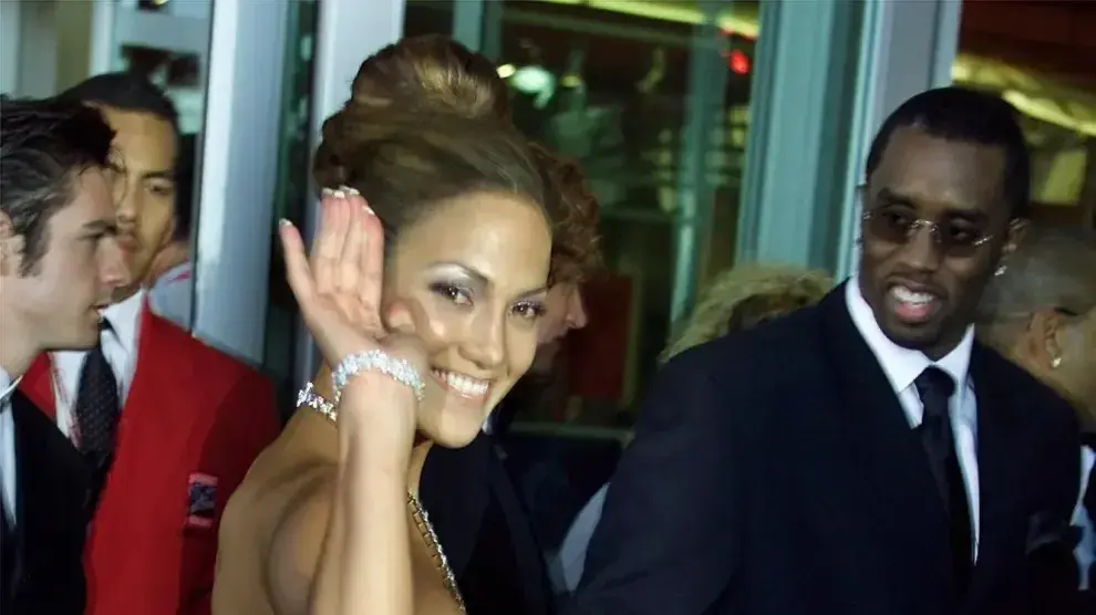 Jennifer López y Sean Combs en la primera entrega de los Grammy Latinos en Los Ángeles.