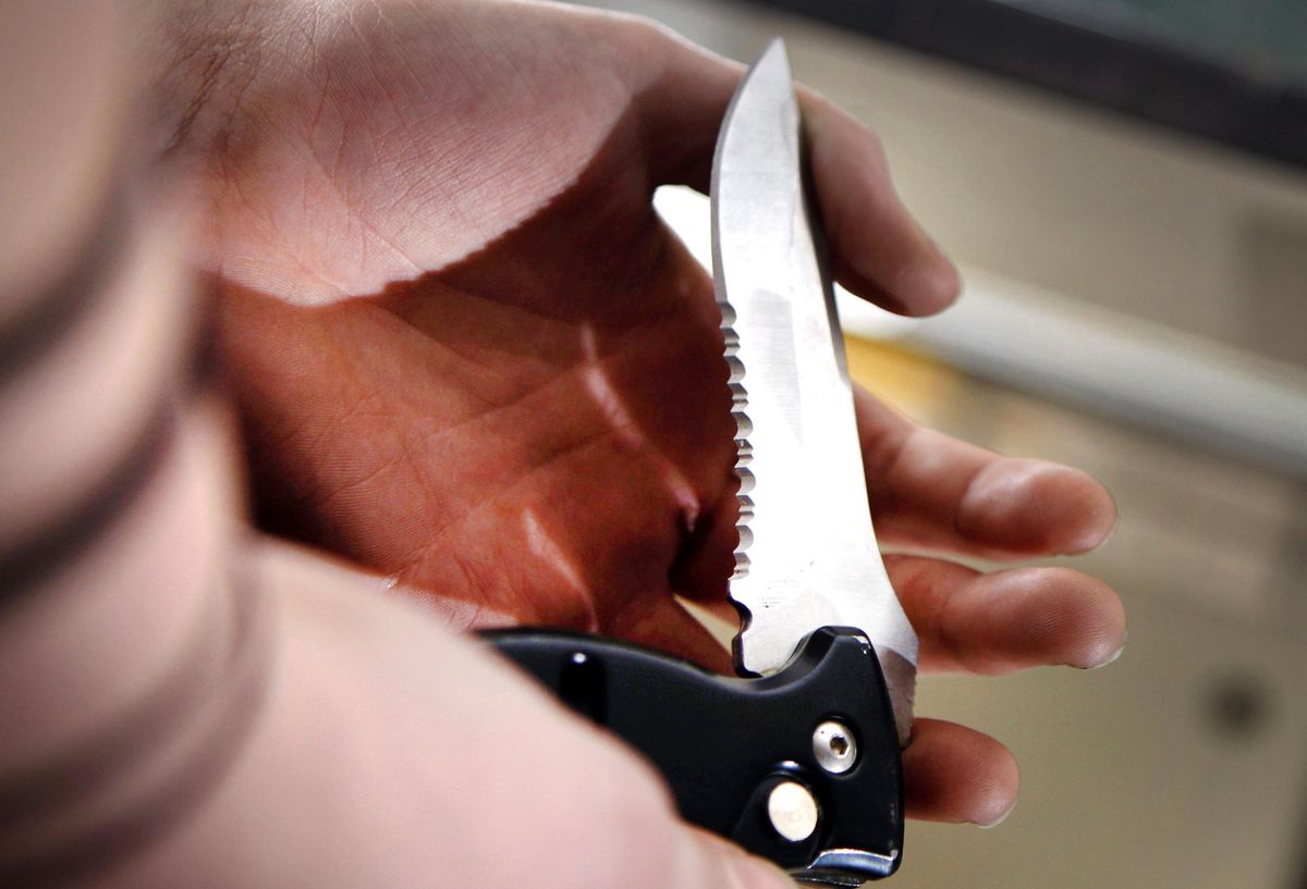 Obligation d'interdiction de couteaux dans les écoles