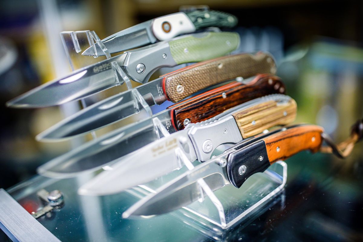 Vitrine d'un magasin d'armes