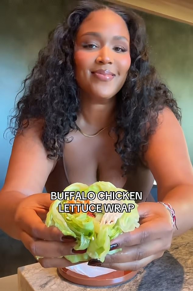 Lizzo a révélé qu'elle avait abandonné le véganisme pour un régime riche en protéines.