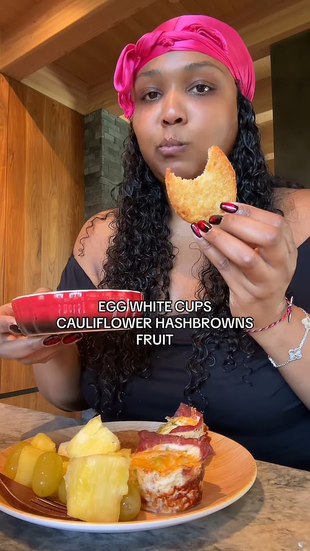 Lizzo montre ce qu'elle mange dans une vidéo.