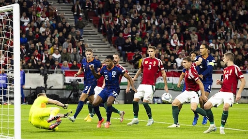 Denzel Dumfries maintient les Pays-Bas en lice pour les quarts