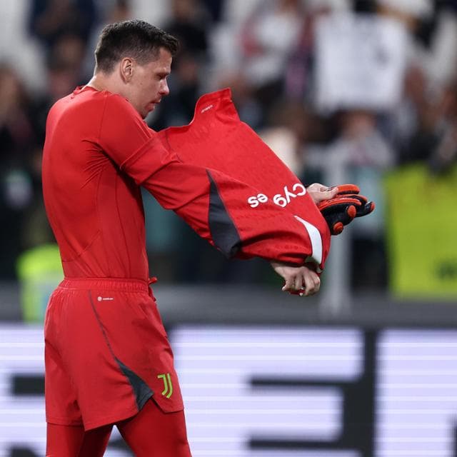 Ronaldo et Szczesny en discussion après le match