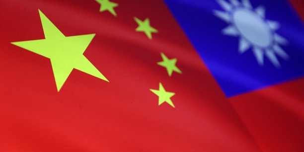Les drapeaux chinois et taïwanais