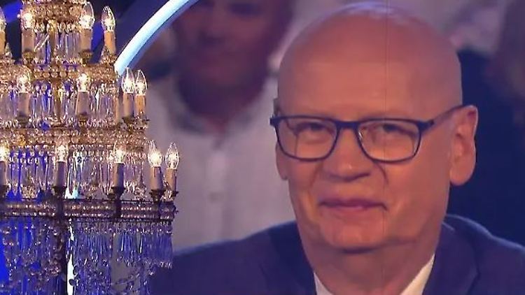 Günther Jauch avec une coupe de cheveux spéciale pour l'occasion