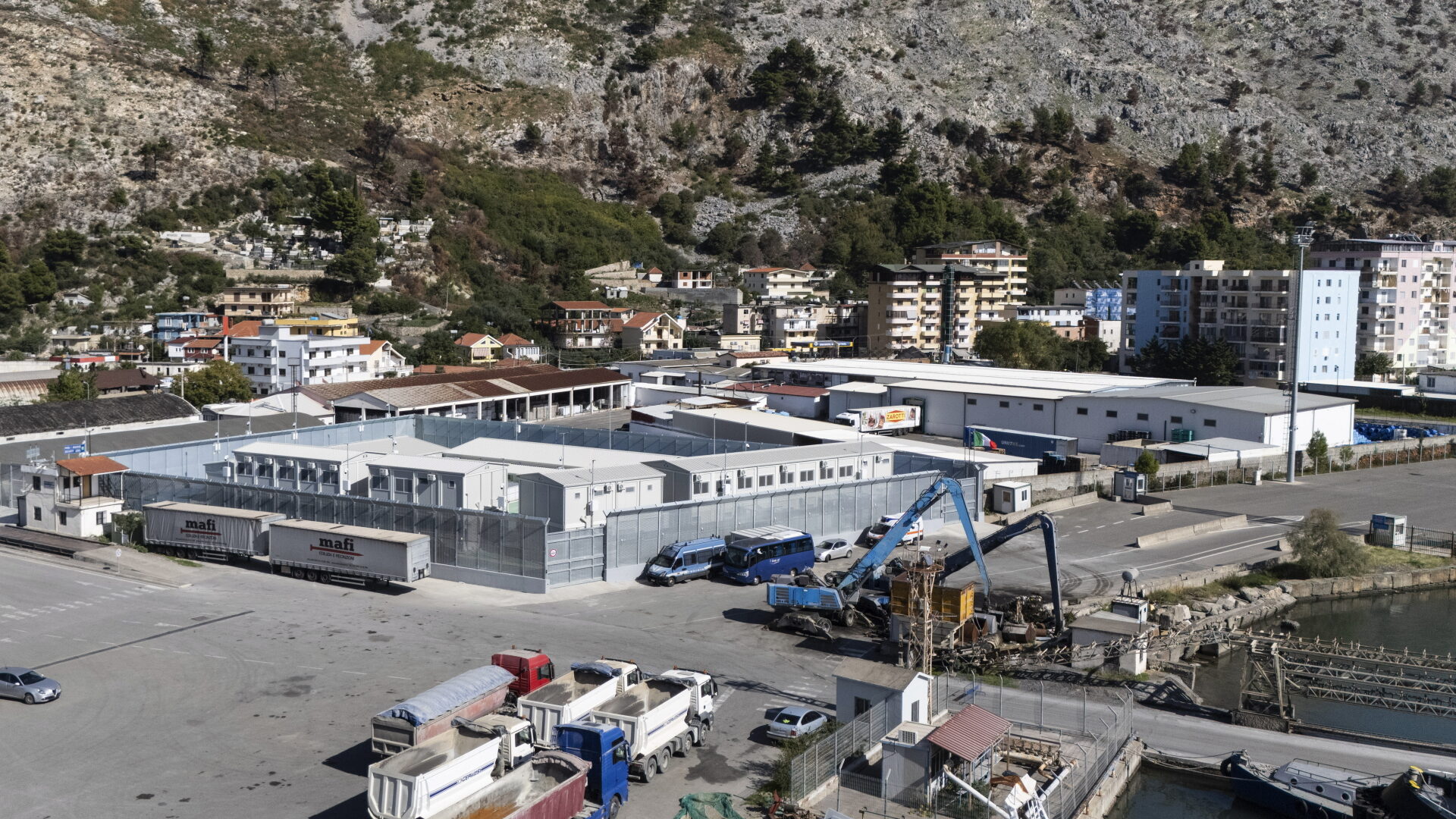 Das Aufnahmezentrum für Migranten im Hafen von Shengjin im Nordwesten Albaniens.