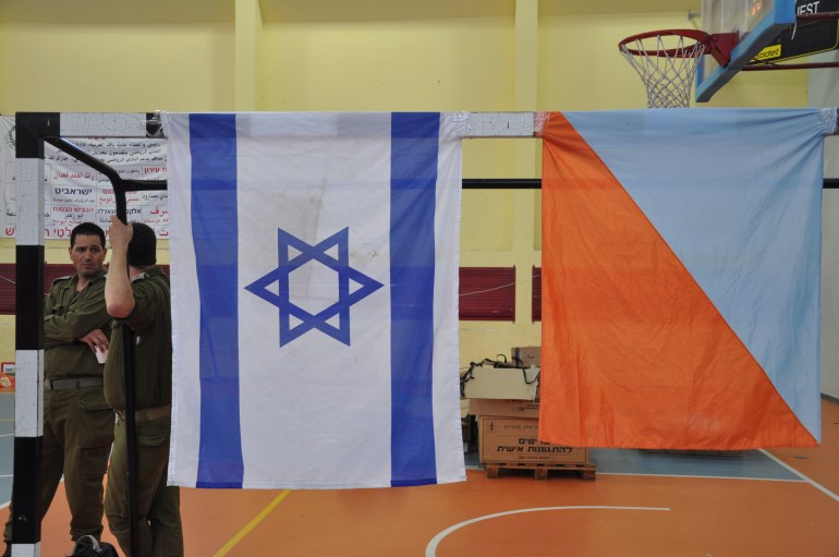 La direction du front intérieur israélien inspecte l'état des abris publics.