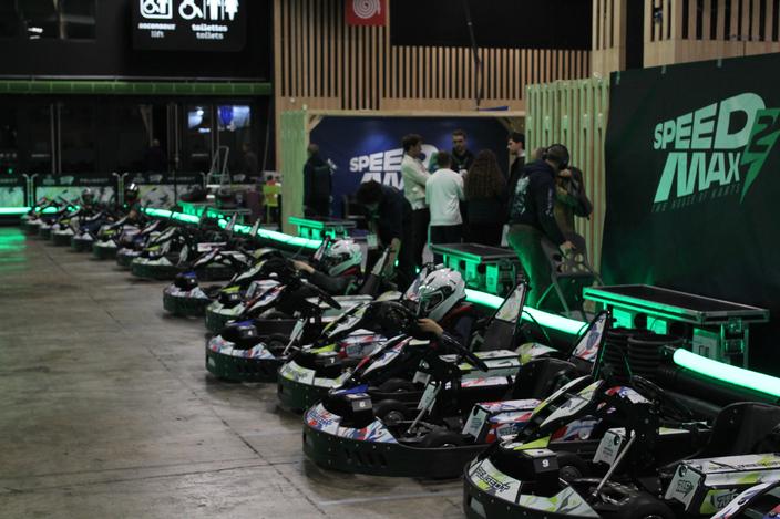 Karts électriques sur la piste