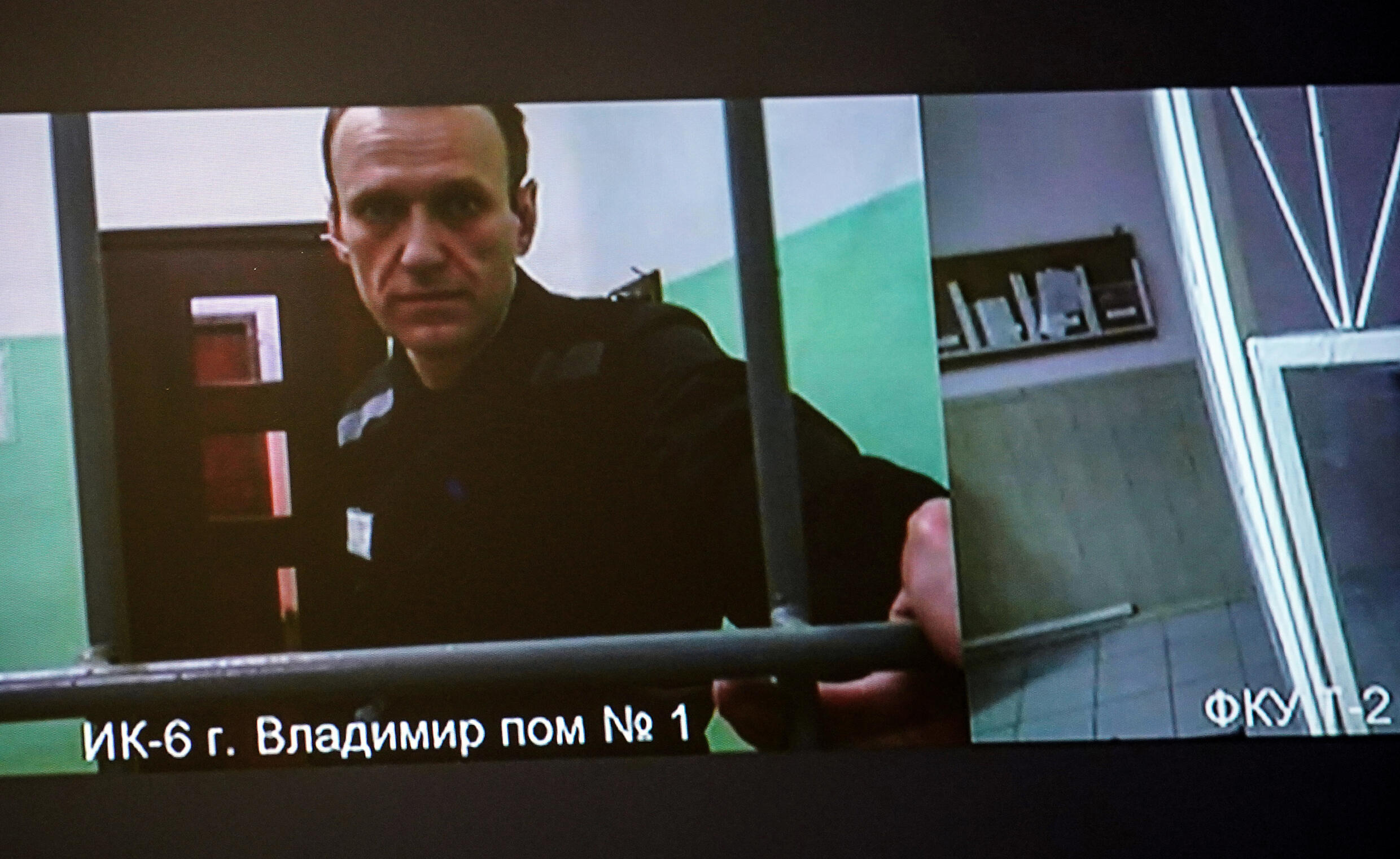 L'opposant russe Alexeï Navalny assiste à un de ses procès par vidéo depuis sa prison le 26 septembre 2023