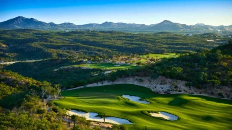 La urbanisation compte avec son propre terrain de golf.