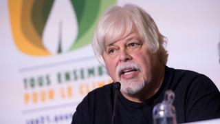 Paul Watson, le militant écologiste, reste en détention au Groenland.