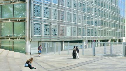 Façade de l'Institut du Monde Arabe (IMA) à Paris, en juin 2024 (OLART FABIEN / HEMIS.FR)