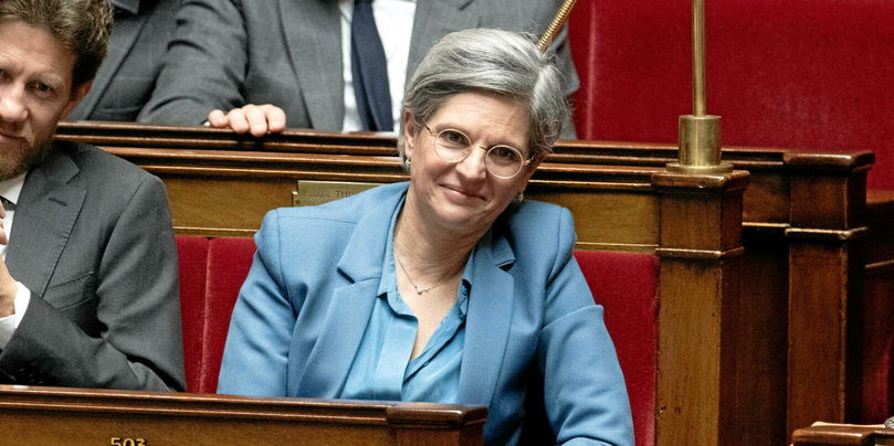 La députée Sandrine Rousseau assiste à la séance des questions au gouvernement à l'Assemblée nationale française, le 2 octobre 2024.