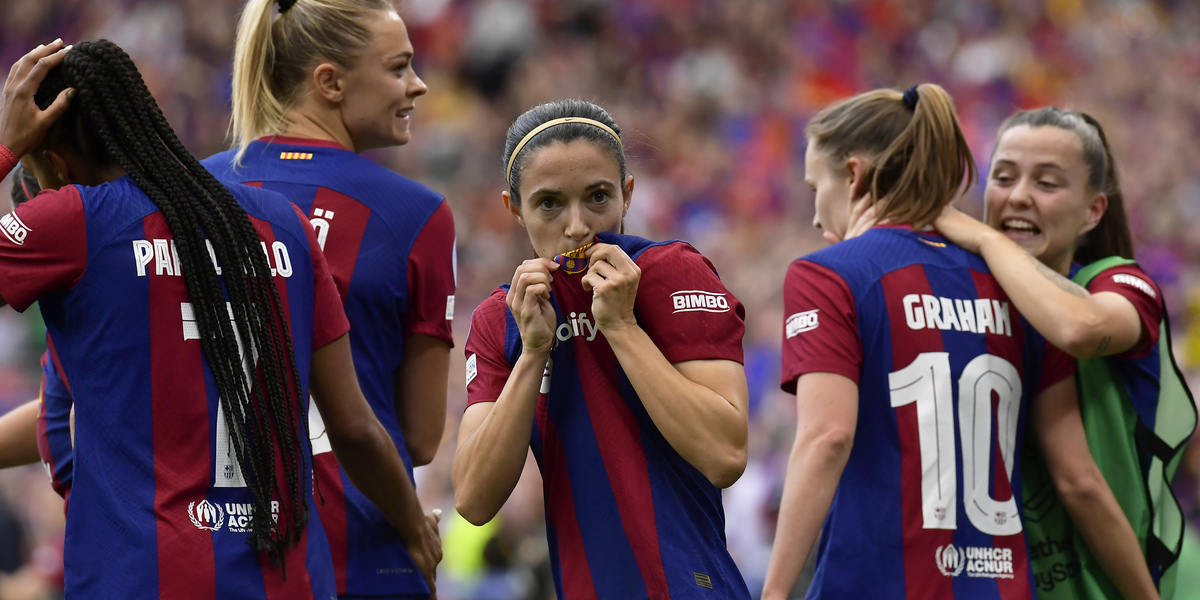 Aitana Bonmatí célèbre avec ses coéquipières après un but en finale de la Champions League