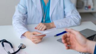 Dans le secteur public, les arrêts pour raison de santé ont augmenté de 80 % ces dix dernières années.