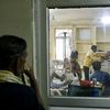 Des patients sont traités dans un hôpital de Varanasi, en Inde, lors d'une vague de chaleur.