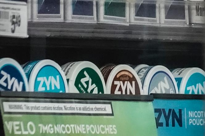 Des paquets de « pouches » de nicotine, à New York, le 23 février 2024.