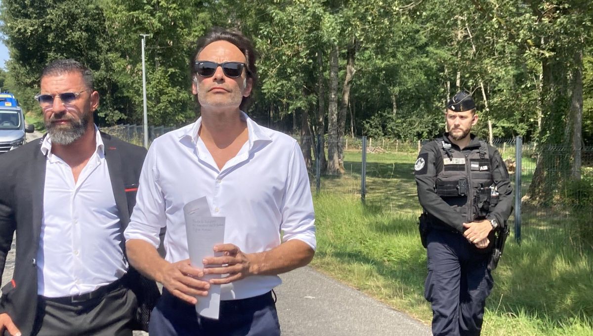 Anthony Delon lors des obsèques de son père en août dernier à Douchy
