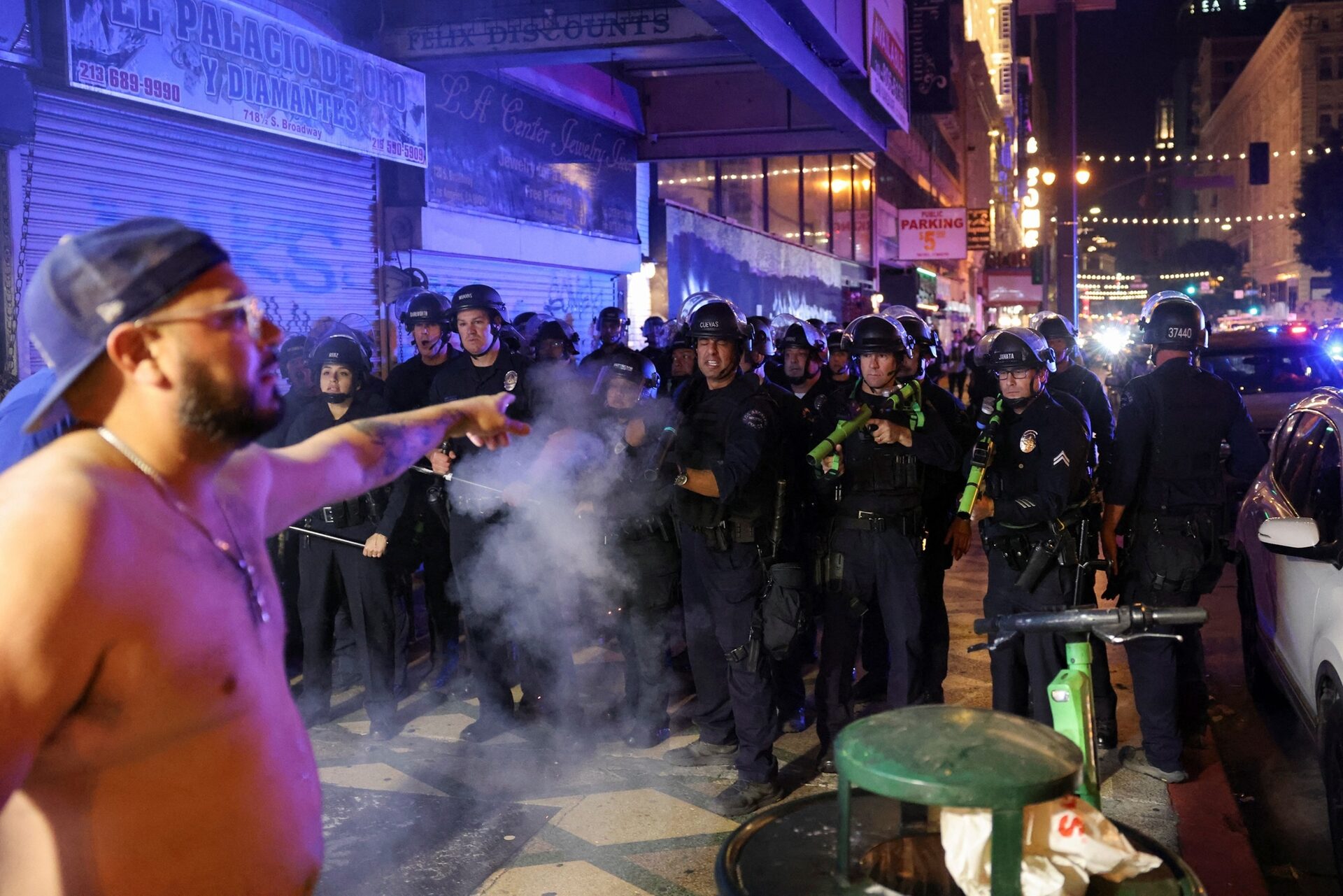 Affrontements entre la police et les fans de baseball à Los Angeles