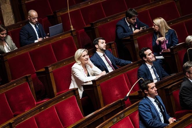La présidente du groupe RN, Marine Le Pen, et le député RN, Jean-Philippe Tanguy, à l’Assemblée nationale, le 1ᵉʳ octobre 2024.