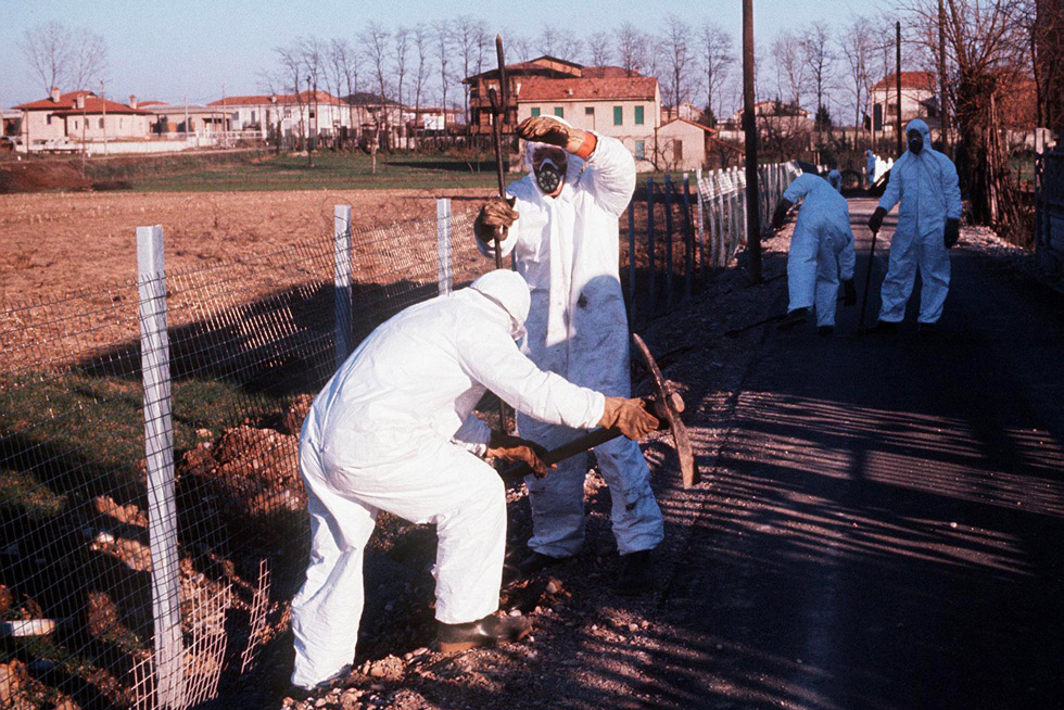 La recinzione della zona interessata dalla fuoriuscita della diossina dalla ICMESA a Seveso