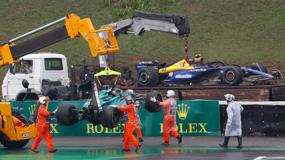 Max Verstappen sur le podium après sa victoire
