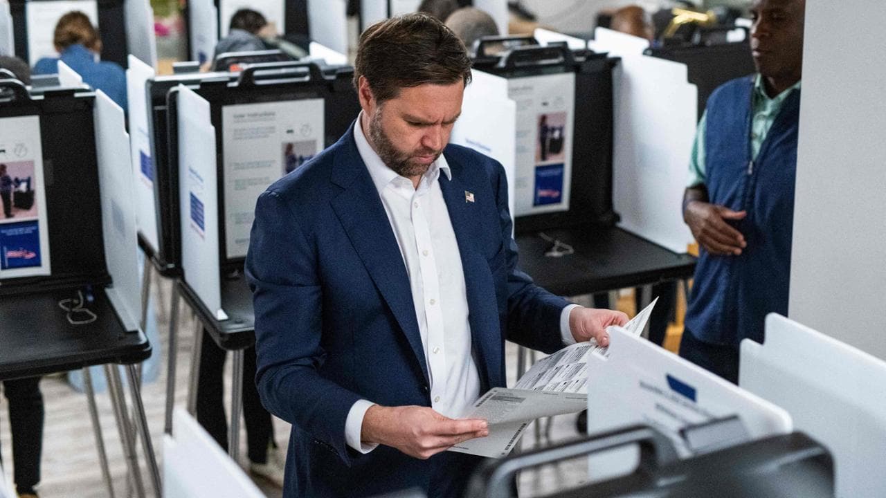 JD Vance votant