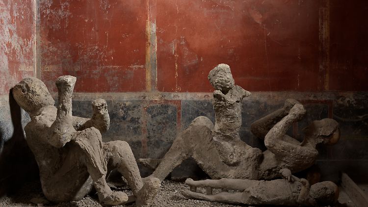 Pompeji était une ville portuaire de l'Antiquité, ensevelie lors de l'éruption du Vésuve. La cendre volcanique a conservé presque tout.