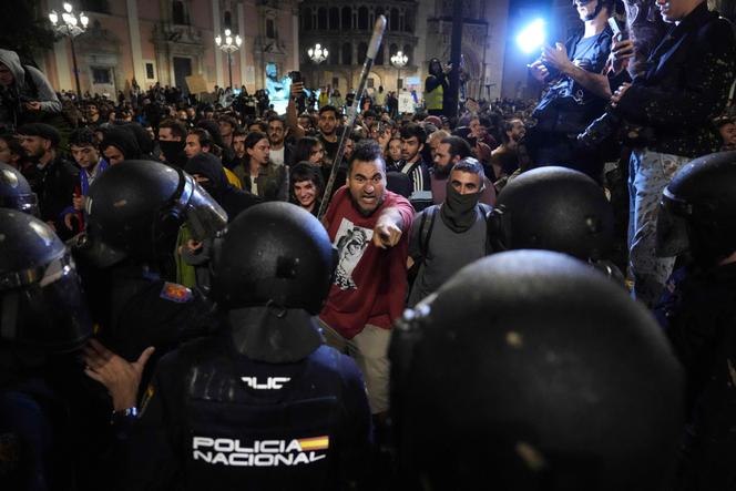 Lors d’une manifestation pour exiger la démission de Carlos Mazon, président du conseil régional de Valence, à Valence, le 9 novembre 2024.