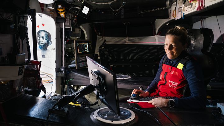 La navigtrice Sam Davies à bord d'un Imoca 'Initiatives Cœur' tout neuf pour sa 4e participation au Vendée Globe