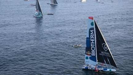 Le skippeur Paul Meilhat, sur son Imoca Biotherm, est en tête du Vendée Globe à 19h, dimanche 10 novembre. (LOIC VENANCE / AFP)