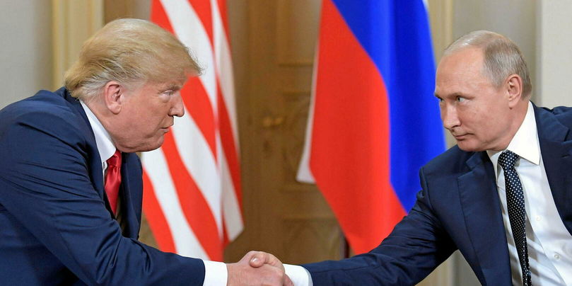Poignée de mains entre Donald Trump et Vladimir Poutine à Helsinki, le 16 juillet 2018.