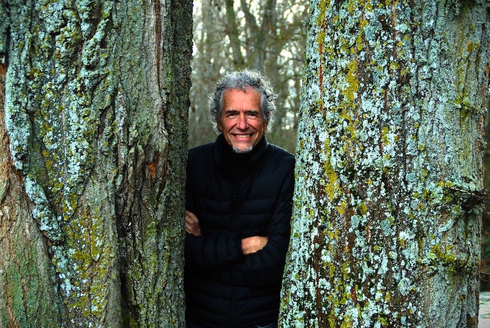 César-Javier Palacios en las riberas del Arlanzón, photo de Marina Palacios.