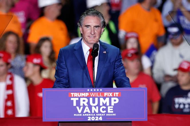 Doug Burgum lors du meeting républicain à Grand Rapids, Michigan, le 4 novembre 2024.