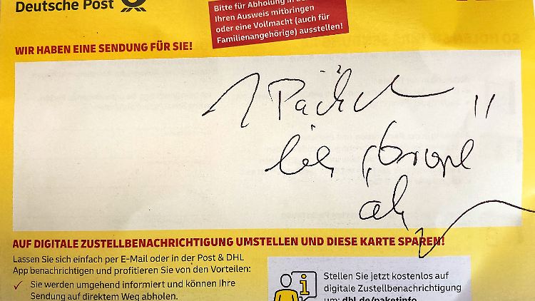 Message illisible laissé par un livreur de colis.