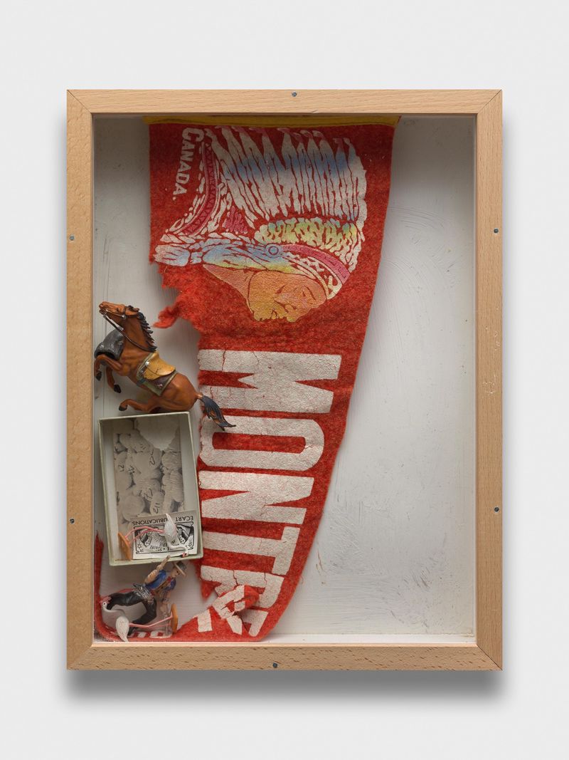 «Quelques objets volants», 1967-1975, boîte en bois avec vitre et divers objets.