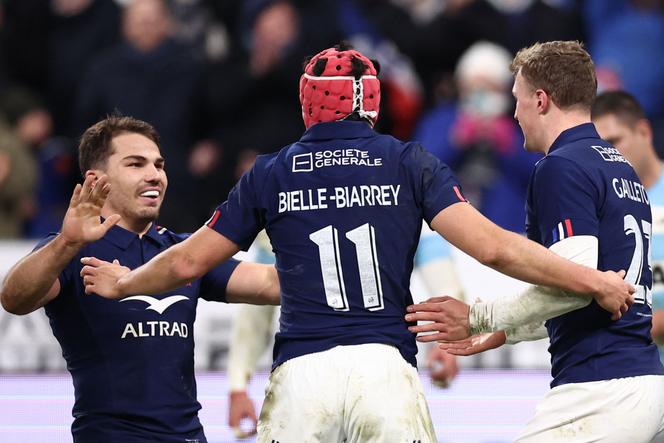 Antoine Dupont (à gauche) et le XV de France ont disposé de l’Argentine, le 22 novembre 2024, au Stade de France, à Saint-Denis, lors de la tournée d’automne.