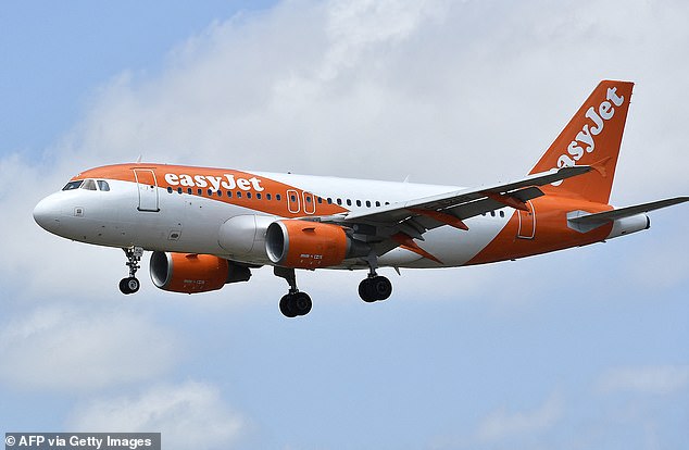 EasyJet a annoncé qu'elle réduira ses vols intérieurs suite à la décision du gouvernement d'augmenter la taxe sur les passagers aériens.