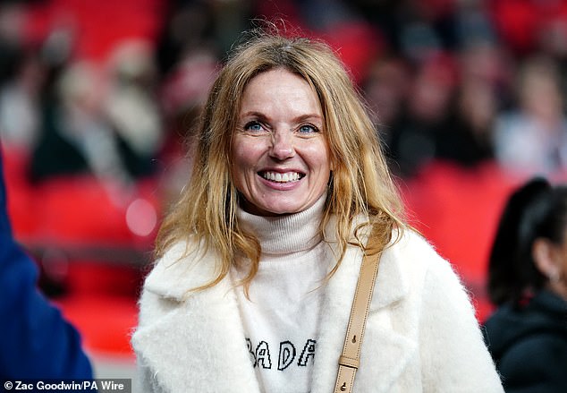 Geri Horner en manteau blanc