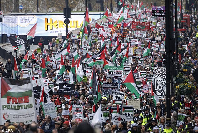Des milliers ont participé à une marche pro-Palestinienne à Londres.