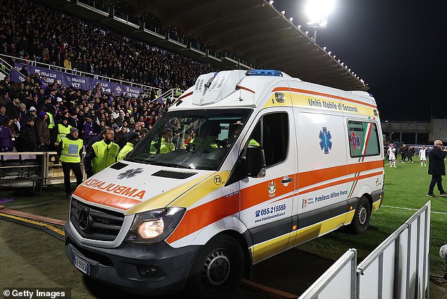 Bove a été transporté à l'hôpital mais était conscient et respirait