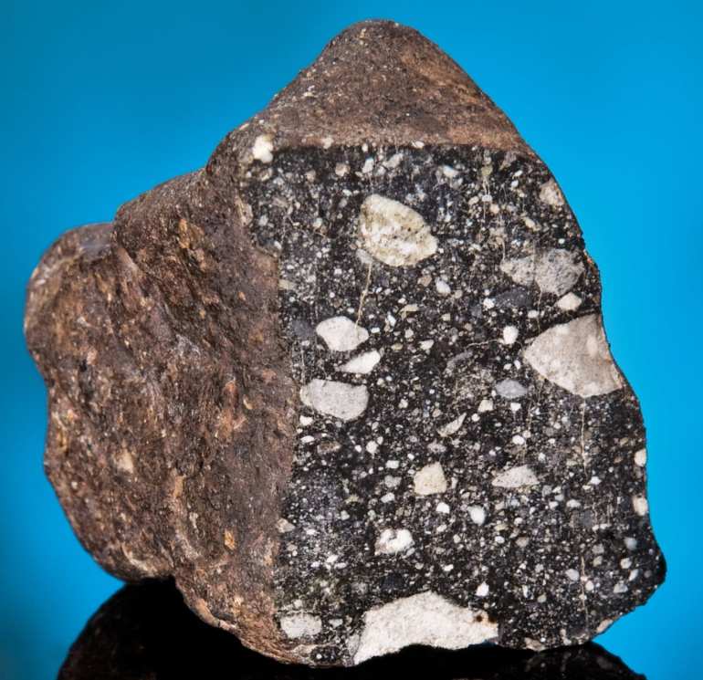 Météorite 'Nord-Ouest Afrique 2995', découvert dans le désert algérien après un voyage à travers l'espace de millions d'années (Université de Washington à Saint-Louis)
