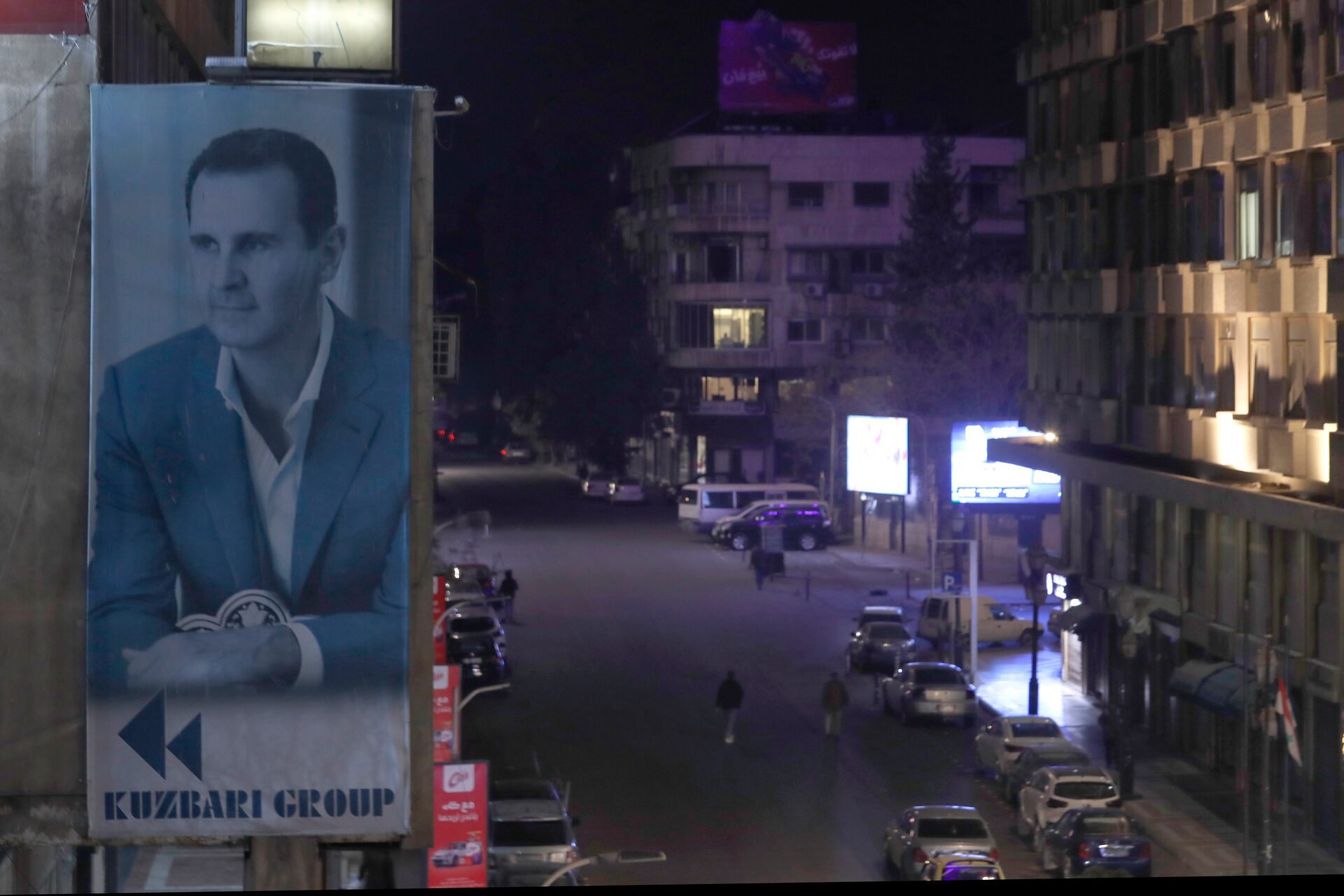 Une grande bannière du président syrien Bashar Assad sur la façade d'un bâtiment à Damas