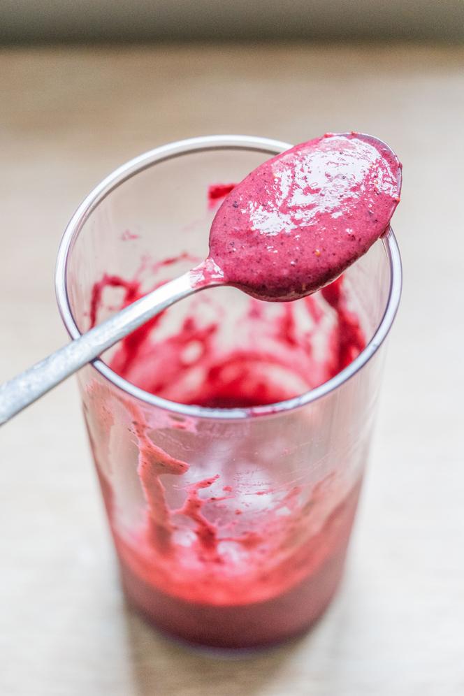Smoothies réalisés avec un mixeur plongeant