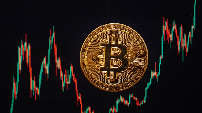 Kryptowährungen: Der Bitcoin kennt zurzeit nur eine Richtung: nach oben.