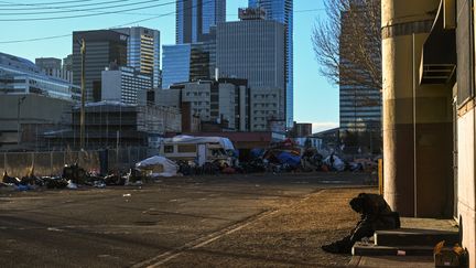 Un camp de personnes sans abri à Edmonton, au Canada, le 20 décembre 2023. (ARTUR WIDAK / NURPHOTO / AFP)